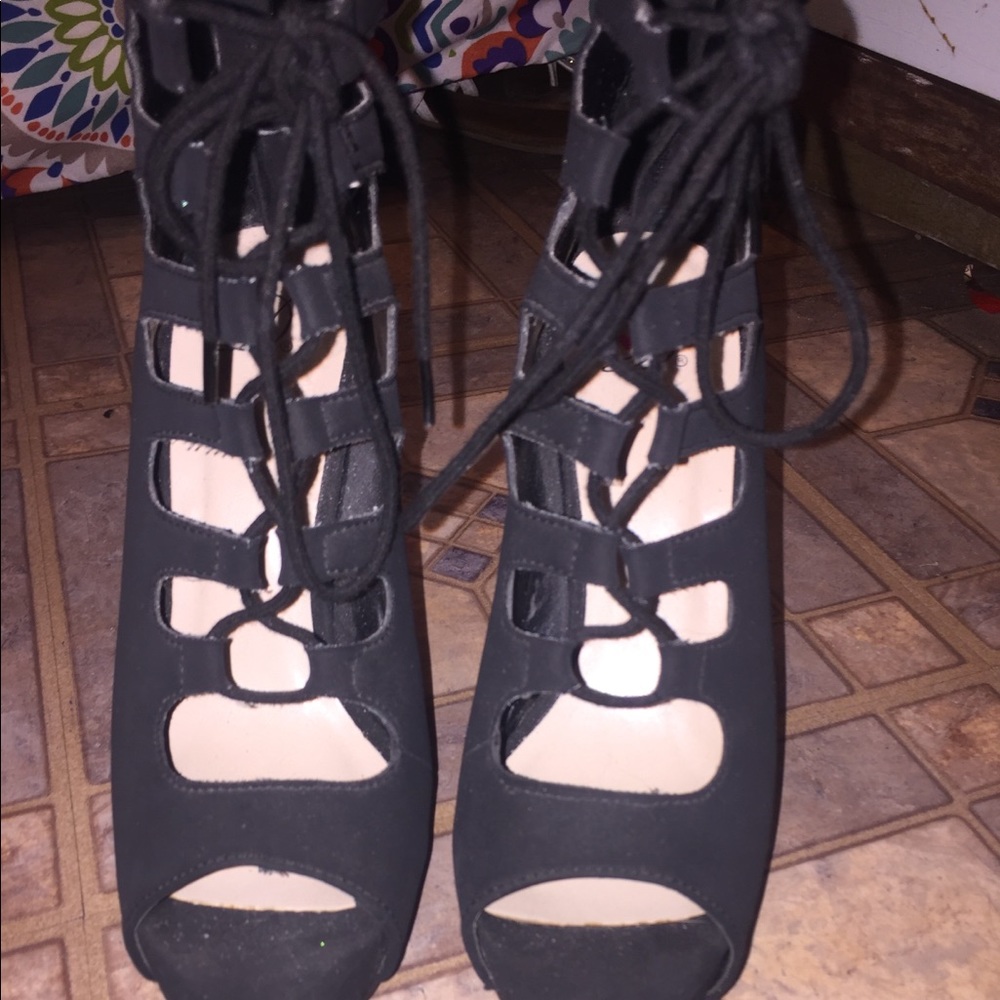Heels - Picture 3 of 3